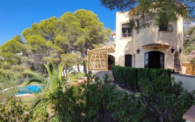 Belle villa méditerranéenne avec maison d